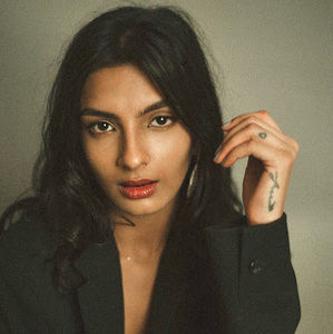 Meet your Posher, Rhea